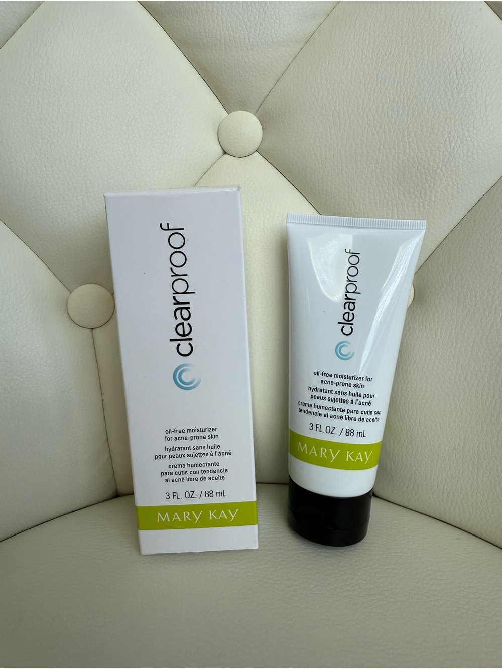Mary Kay Clearproof Oil-Free Moisturizer — White with Green Accent